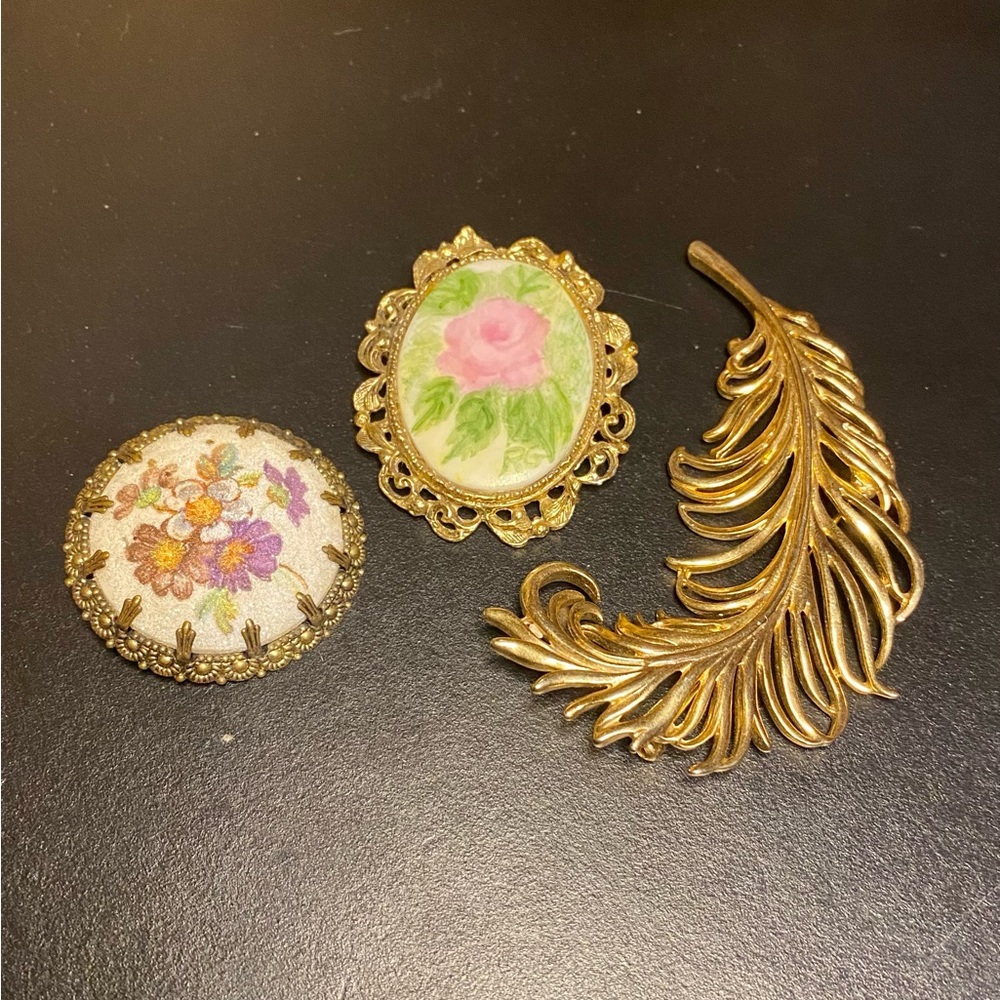 Vintage Gold Floral Brooch Set - Picture 2 of 8
